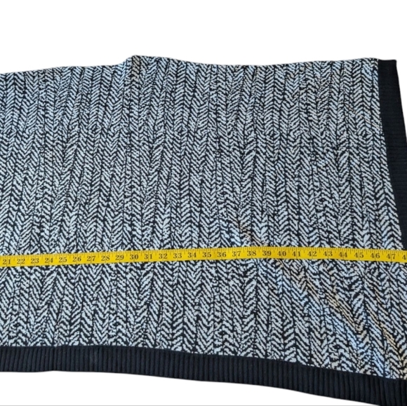 Lululemon Divinity Scarf Chunky Womens OS Soft Trax White Black Booluc Rel: 9/16 - Picture 13 of 14